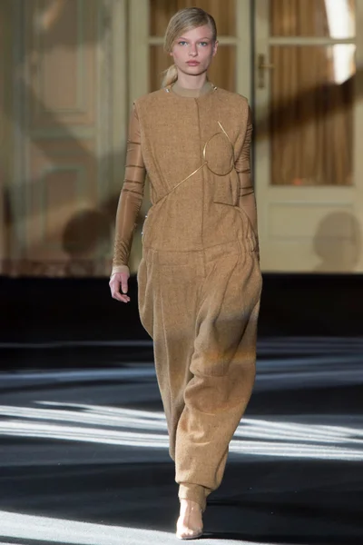 Look 4